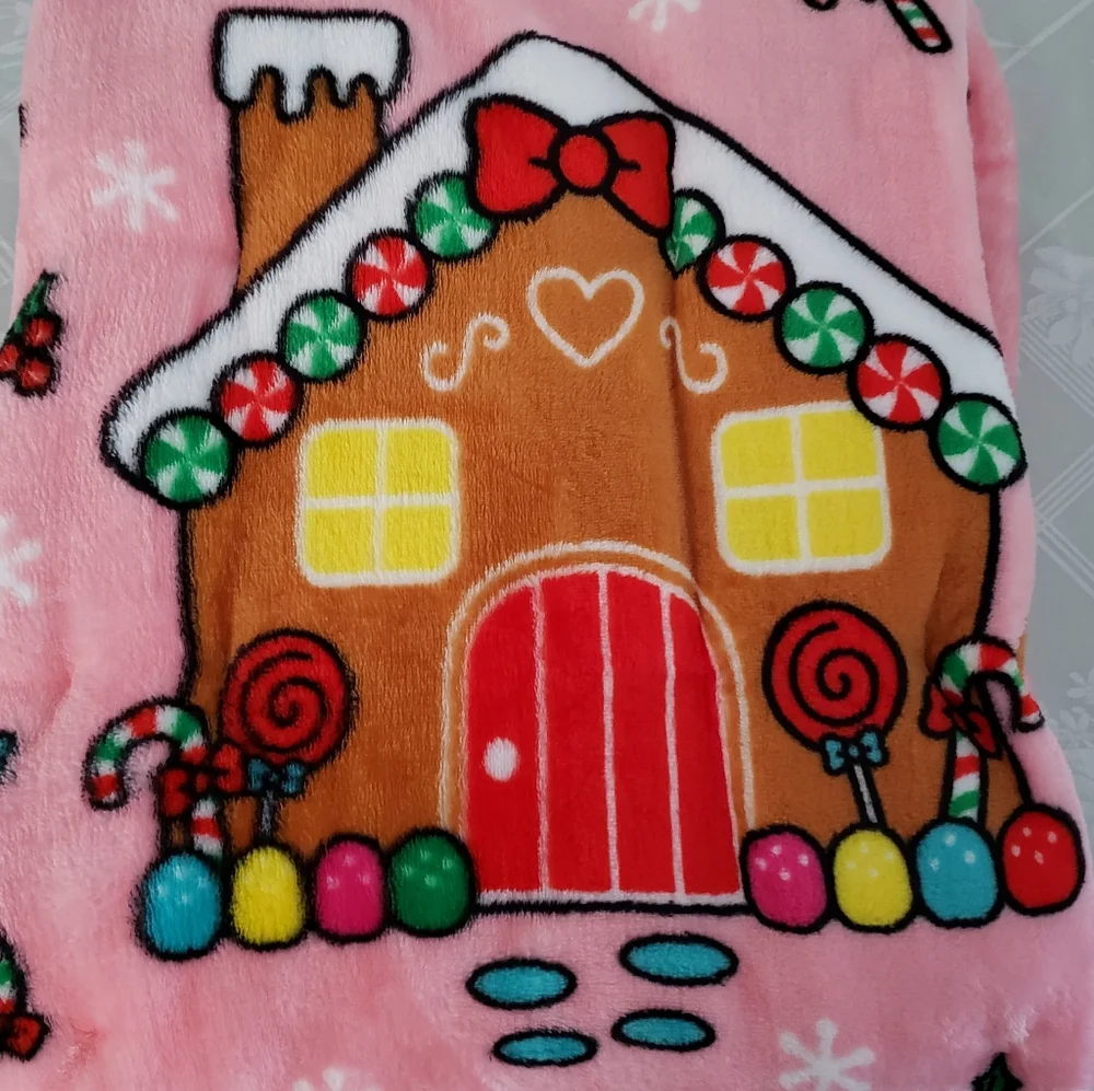 Hello Kitty Gingerbread Christmas Pink Holiday Plush Throw Blanket 50x70 NWT